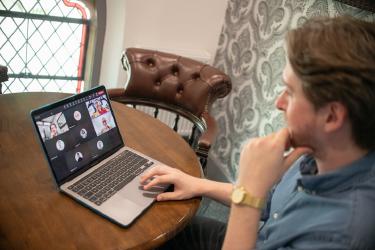 How Virtual Study Lounges Use AI for Remote Group Projects