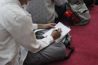 How Khanmigo Socratic Method Tutoring Outperforms Answer Bots